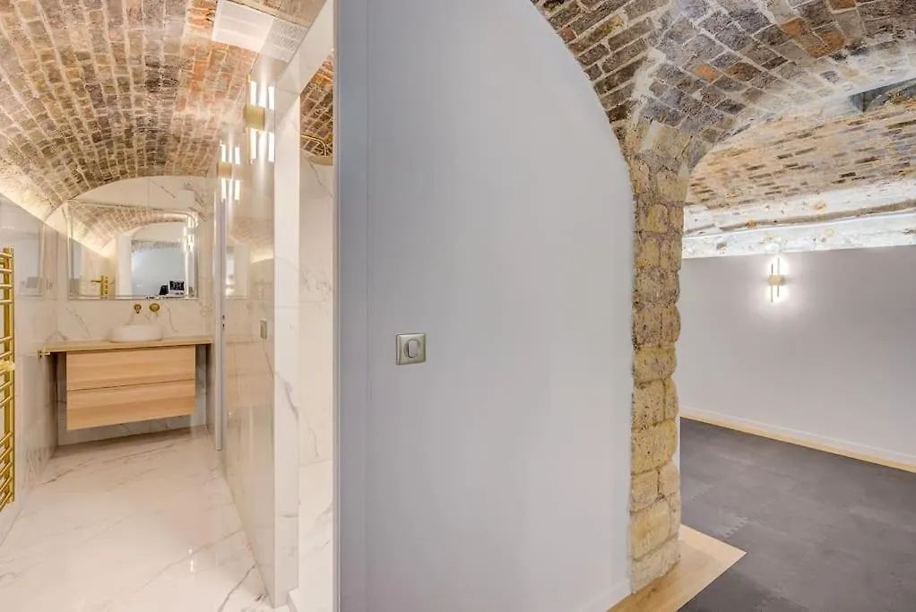 Peaceful Getaway Near Marais - With Ac Apartment Paris France